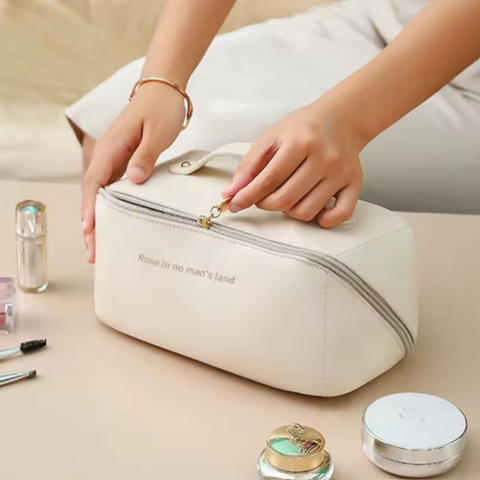 Image of شنطة مكياج للسفر