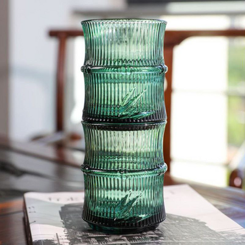 Image of زجاجة بالكوب باللون الأخضر