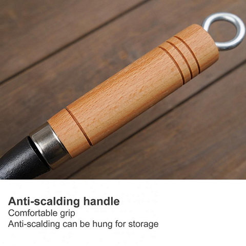 Image of طاسة زهر بيد خشب