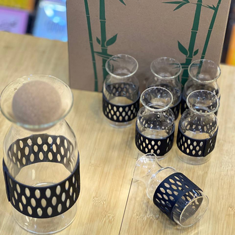 Image of طقم قارورة زجاج بإطار جلد 7 قطع