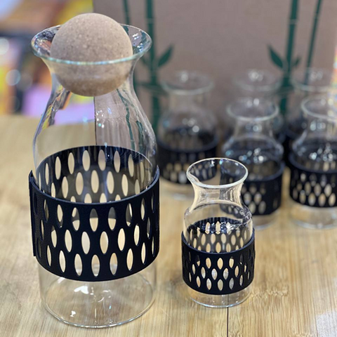 Image of طقم قارورة زجاج بإطار جلد 7 قطع