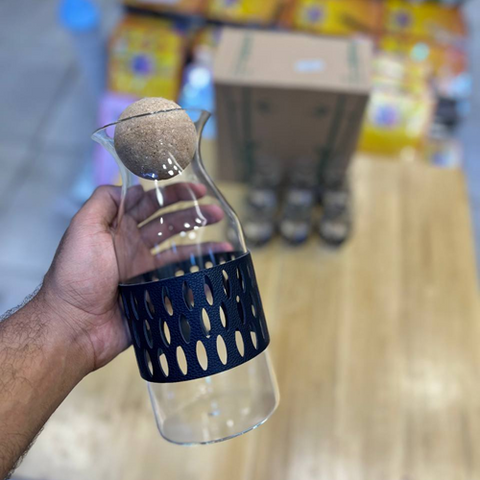 Image of طقم قارورة زجاج بإطار جلد 7 قطع