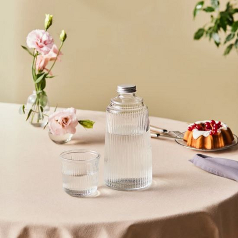 Image of زجاجة مياه مضلعة بالكوب