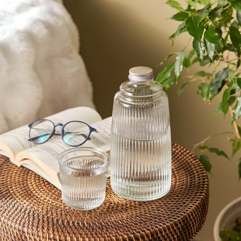 Image of زجاجة مياه مضلعة بالكوب