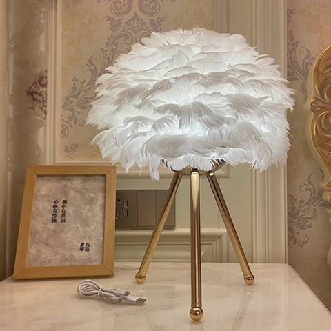 Image of أباجورة بشابوه ريش