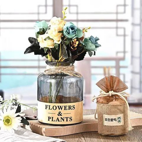 Image of فازة زجاج بأطار جلد