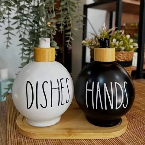 Image of طقم 2 ديسبنسر بومبيه بحامل خشبي