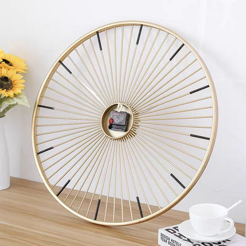 Image of ساعة معدن بإطار جولد