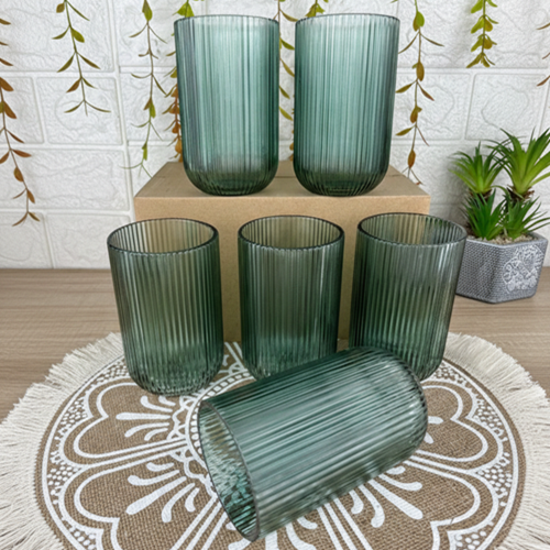 طقم أكواب مضلعة باللون الأخضر