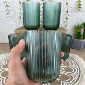 طقم أكواب مضلعة باللون الأخضر