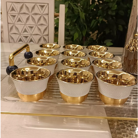 Image of طقم فناجين بورسلين بقاعده جولد