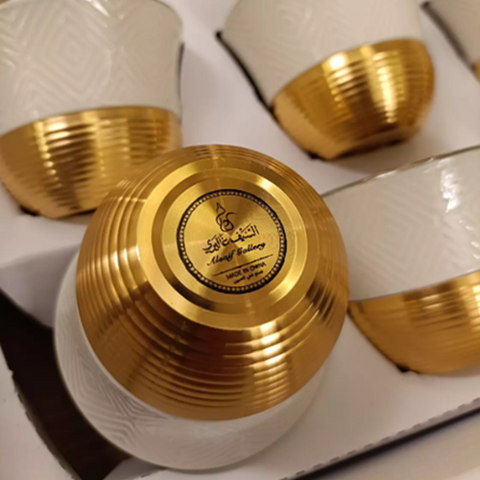 Image of طقم فناجين بورسلين بقاعده جولد