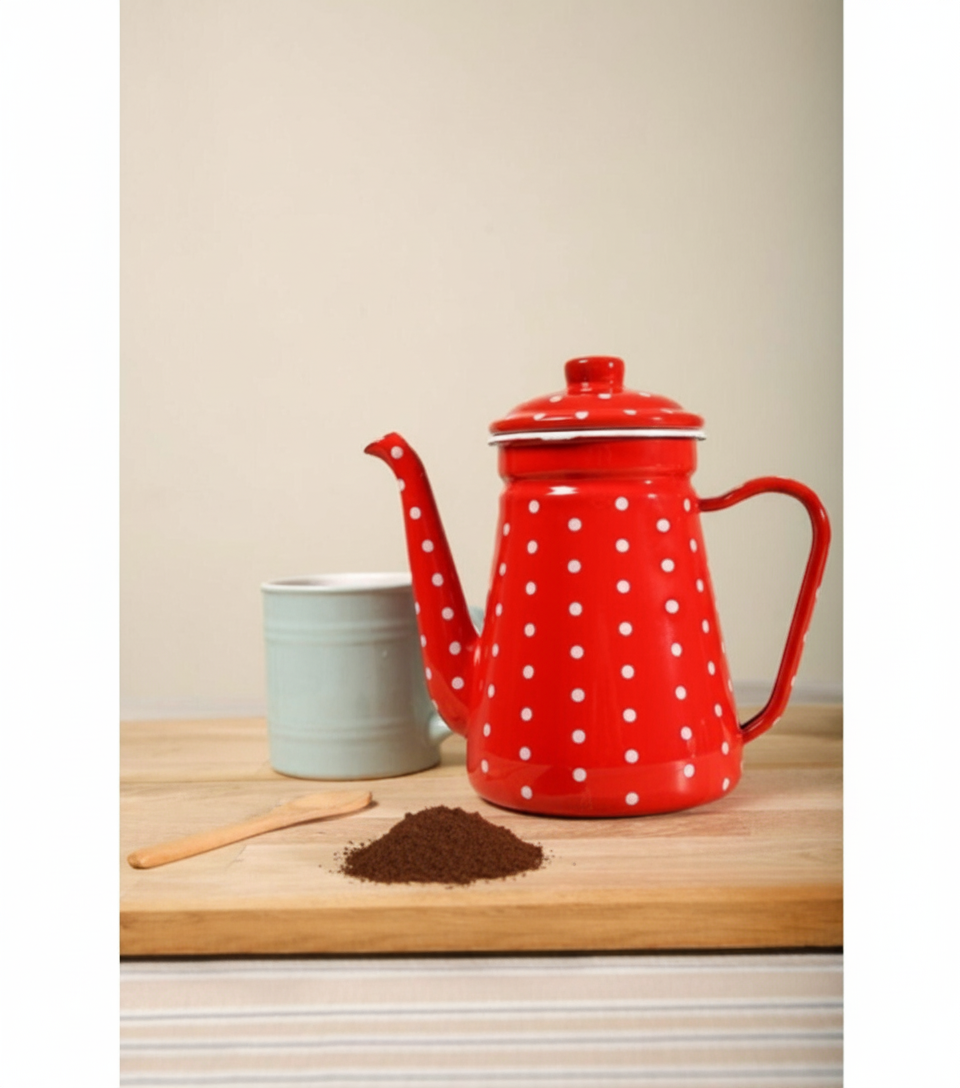 براد صاج باللون الأحمر