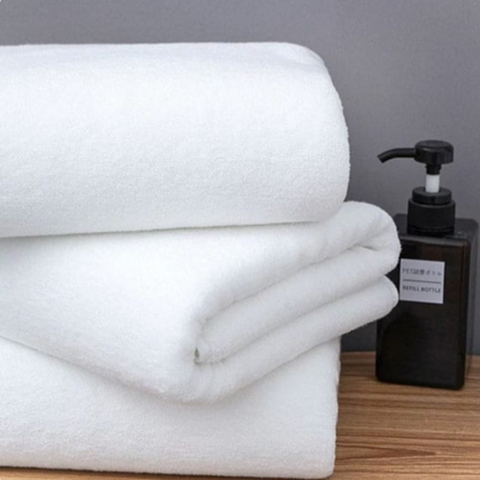 Image of فوطة فندقية باللون الأبيض