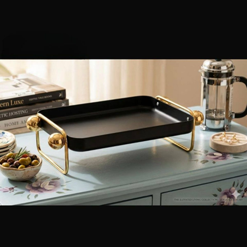 صينية تقديم باللون الأسود