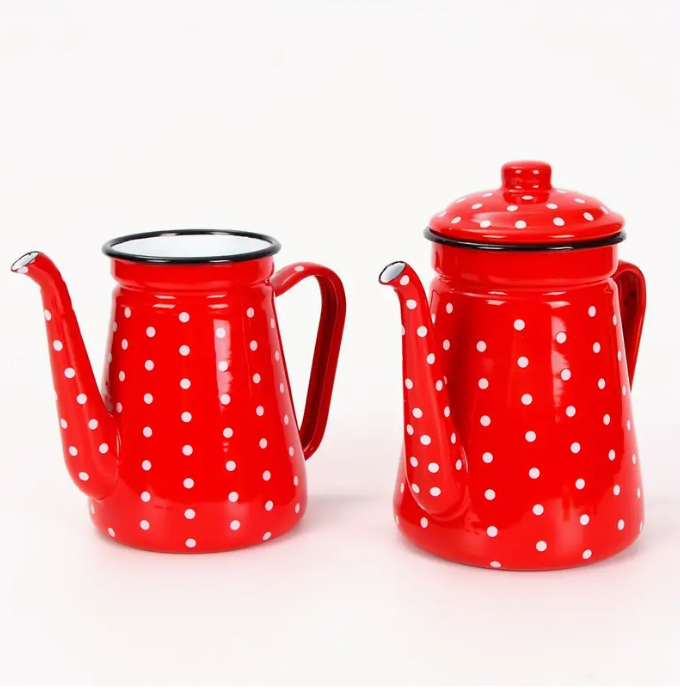 براد صاج باللون الأحمر