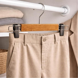 شماعة خشبية بمشبك معدن