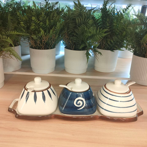 طقم برطمانات 3 قطع بحامل بورسلين