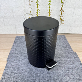 باسكت قمامة باللون الأسود