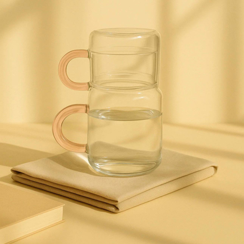 قارورة زجاج بالكوب