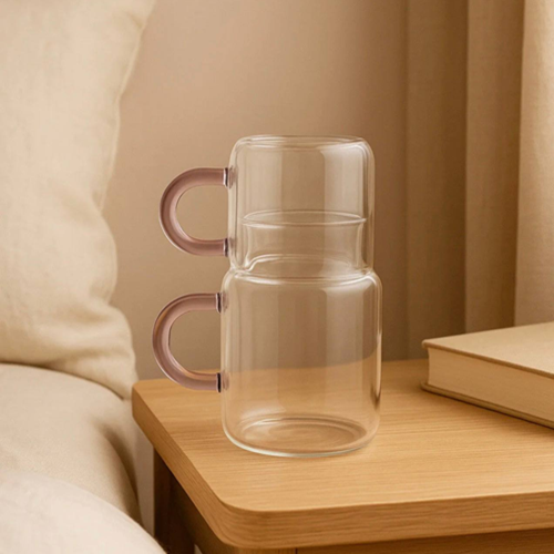 قارورة زجاج بالكوب