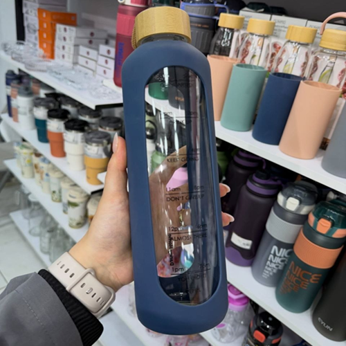 زجاجة مياه بايركس بجراب سيليكون