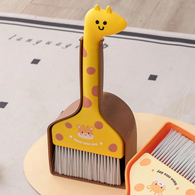 جاروف ميني شكل زرافة