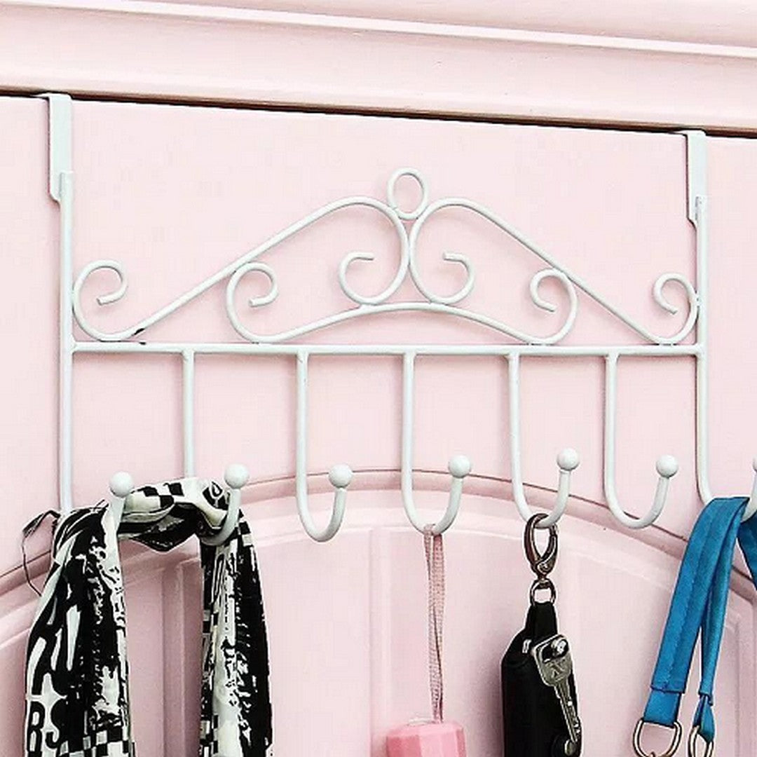 شماعة خلف الباب