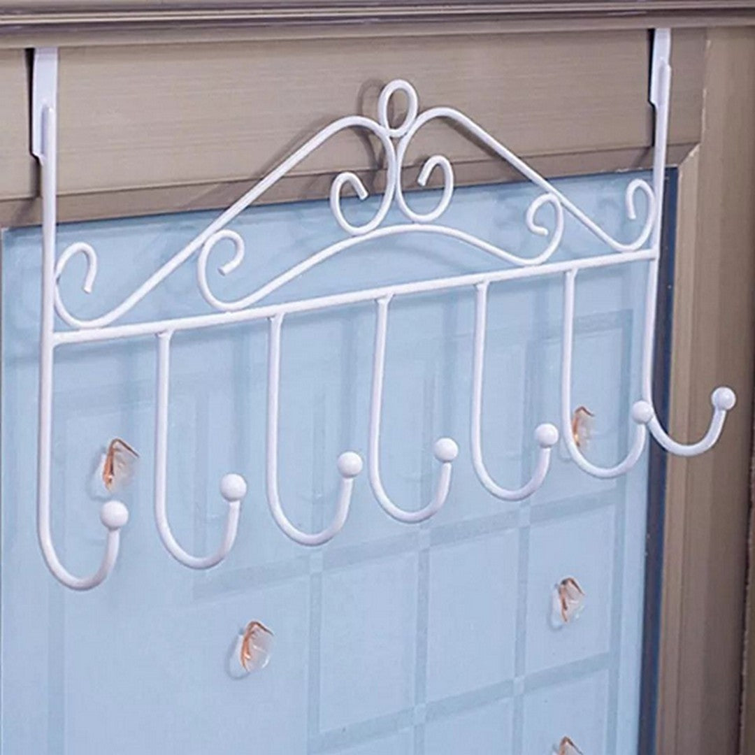 شماعة خلف الباب