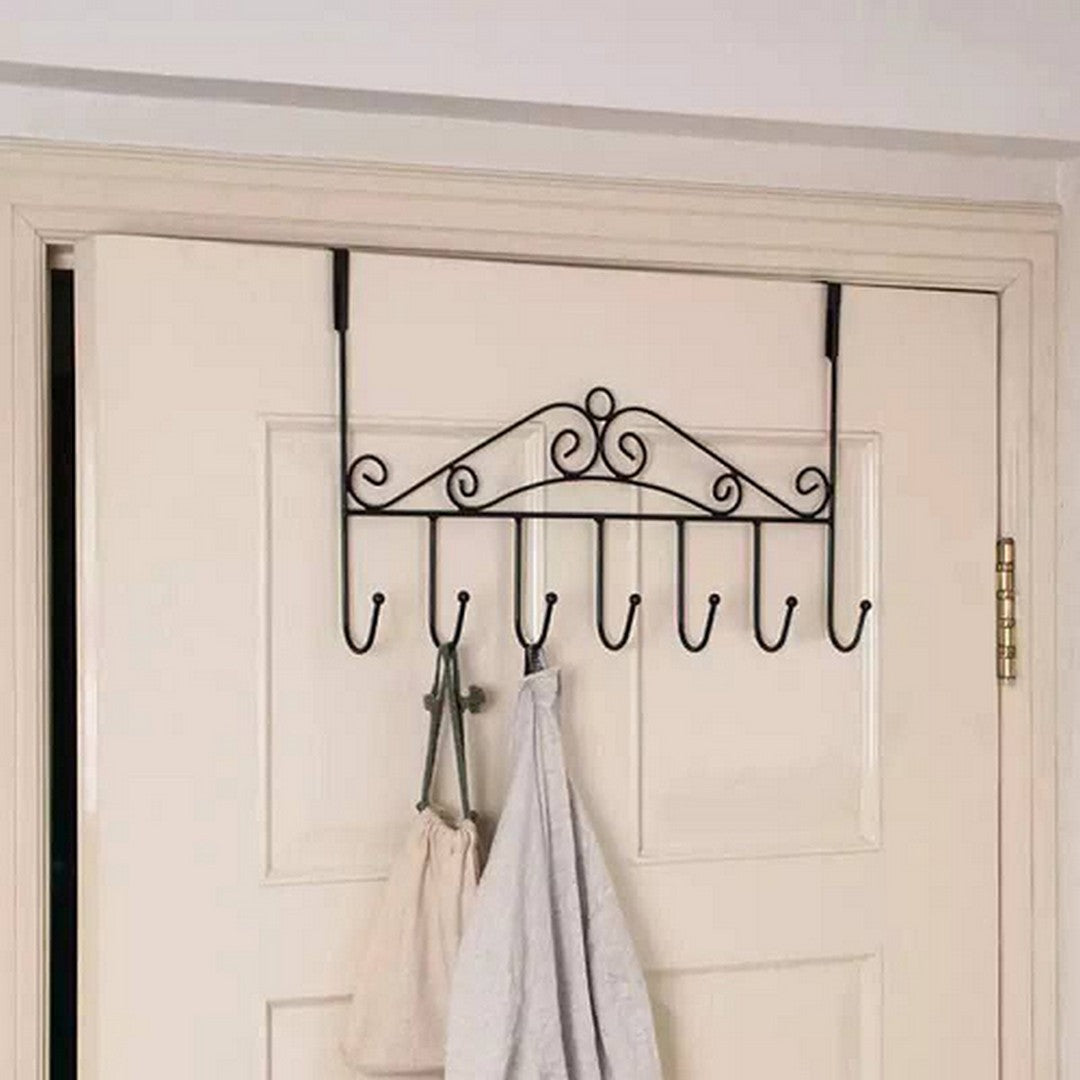 شماعة خلف الباب