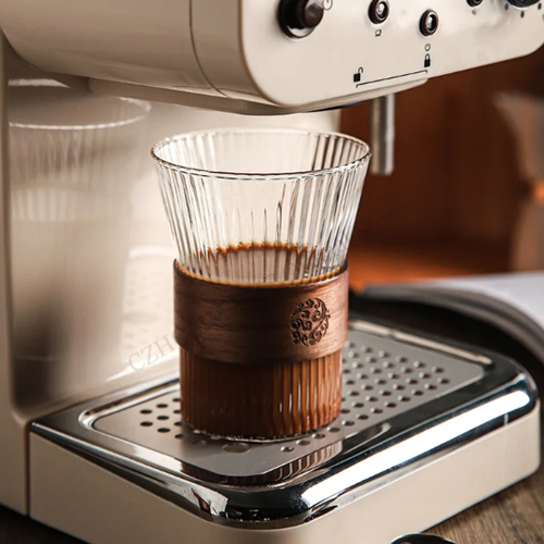 كوب مضلع بأطار خشب