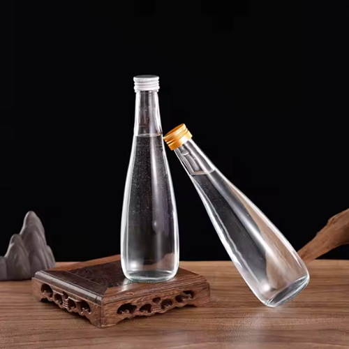 زجاجة مياه بغطاء معدن