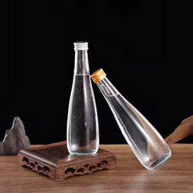 زجاجة مياه بغطاء معدن