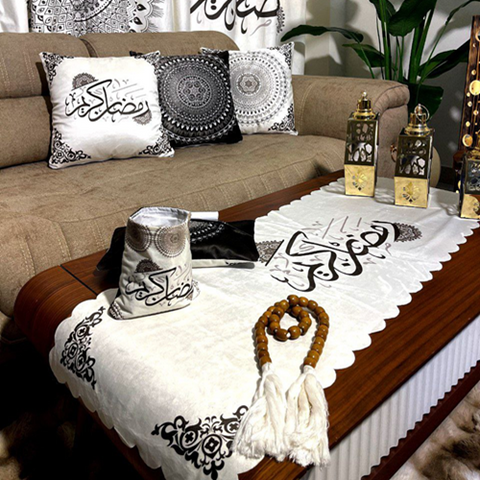 Image of طقم رانر + 3 كوشنز رمضاني