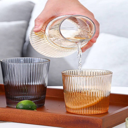 قارورة مياه + كوب