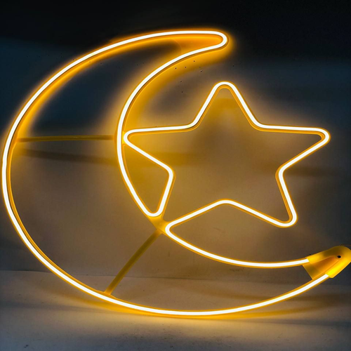 هلال بنجمة مضيئة