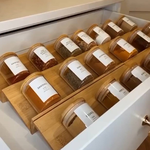 رف خشبي للبرطمانات