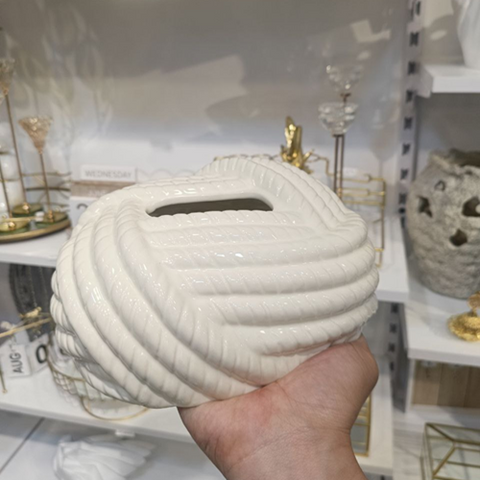 Image of علبة مناديل شكل عقدة