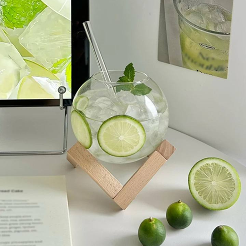 كوب زجاج بقاعدة خشب