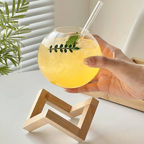 كوب زجاج بقاعدة خشب