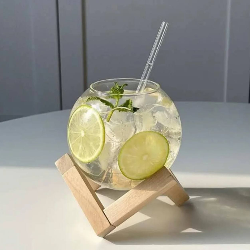 كوب زجاج بقاعدة خشب