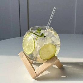 كوب زجاج بقاعدة خشب