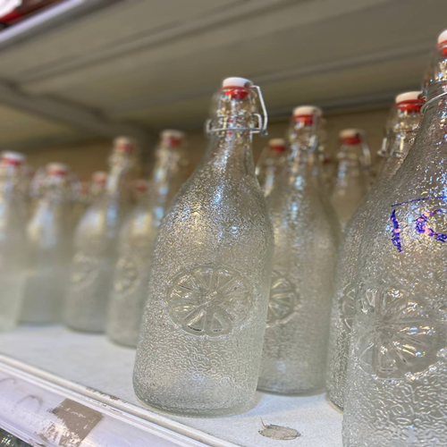 زجاجة مياه و عصائر