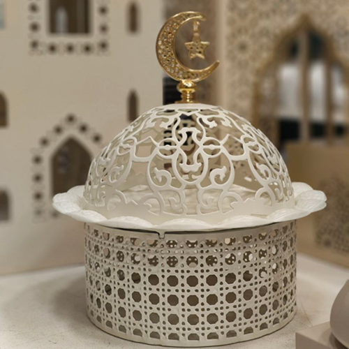 تمرية شكل قبة باللون الأبيض