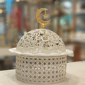 تمرية شكل قبة باللون الأبيض