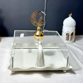 طبق بالغطاء لتقديم التمر والتسالي