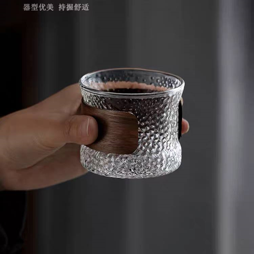 طقم استكانة بأطار خشب 6 قطع