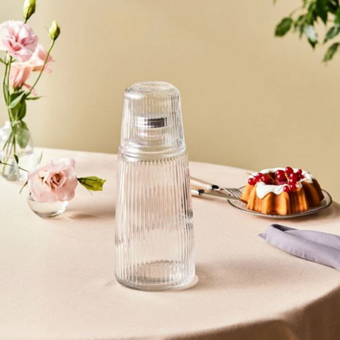 Image of زجاجة مياه مضلعة بالكوب