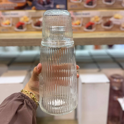 Image of زجاجة مياه مضلعة بالكوب