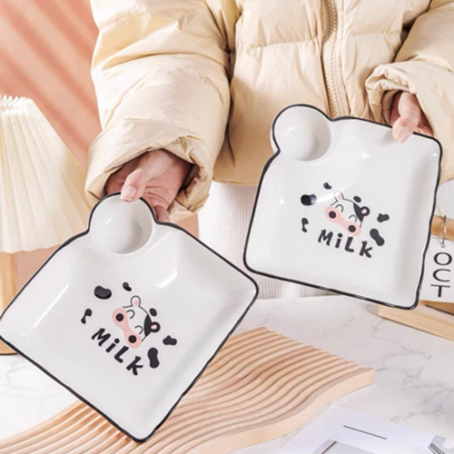 طبق تقديم السناكس مع بولة للصوصات